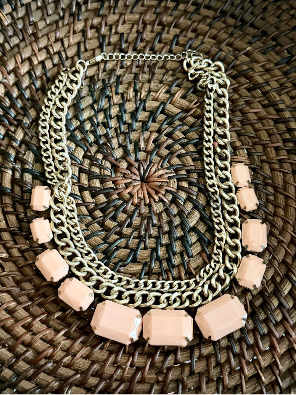 Source Unknown Gold-Tone Chain Necklace with Peach Stones